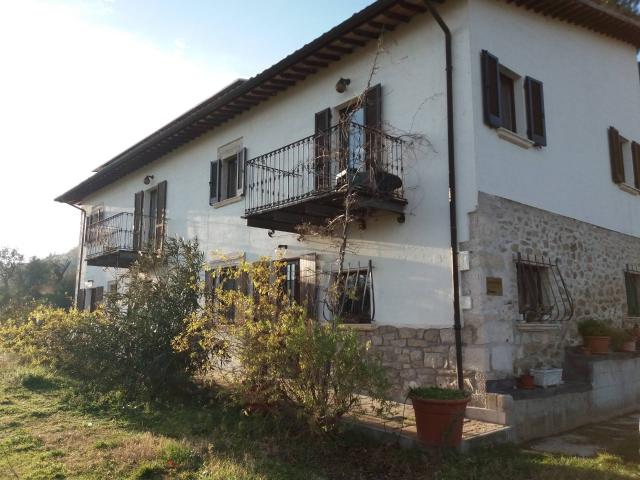 Villa Indipendente in vendita a Porta Romana, Marche