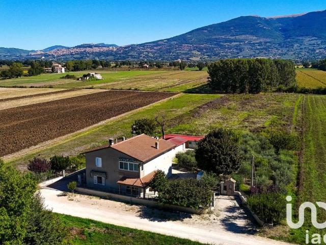 Villa Indipendente in vendita a Assisi, Umbria