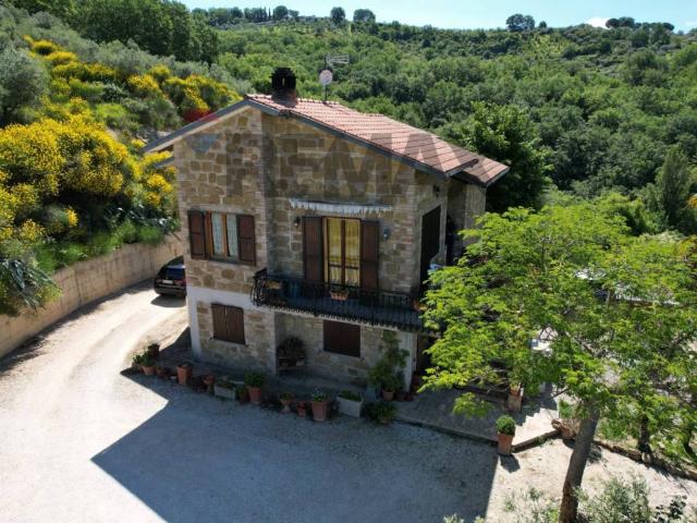 Villa Indipendente in vendita a Assisi, Umbria