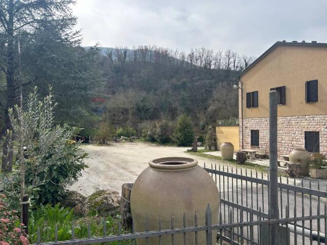Villa Indipendente in vendita a Assisi, Umbria