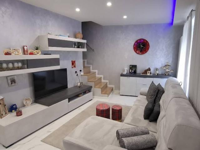 Villa Indipendente in vendita a Scarenna, Asso