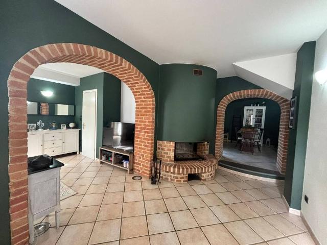 Villa Indipendente in vendita a Quarto Superiore, Asti