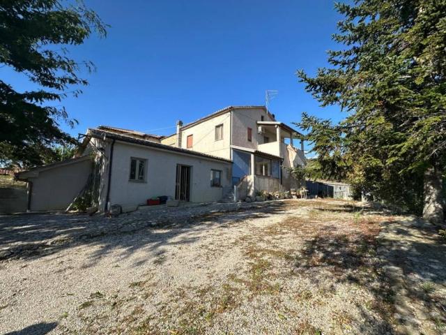 Villa Indipendente in vendita a Atri, Abruzzo