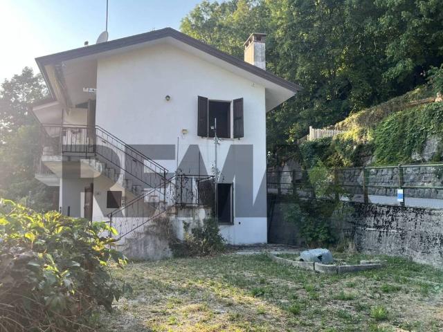 Villa Indipendente in vendita a Attimis, Friuli-Venezia Giulia