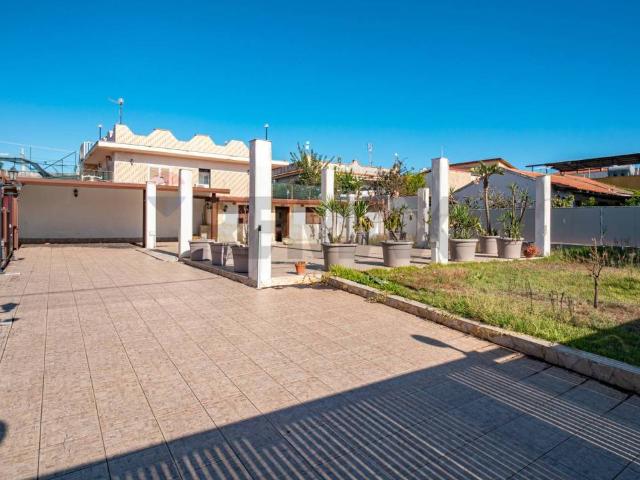 Villa Indipendente in vendita a Agnone Fortezza, Augusta