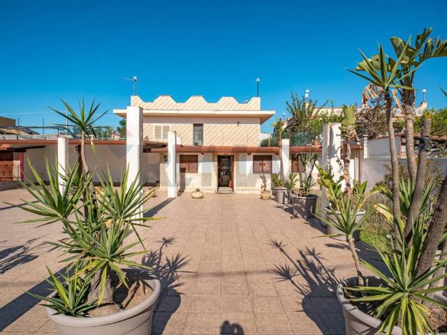 Villa Indipendente in vendita a Agnone Fortezza, Augusta