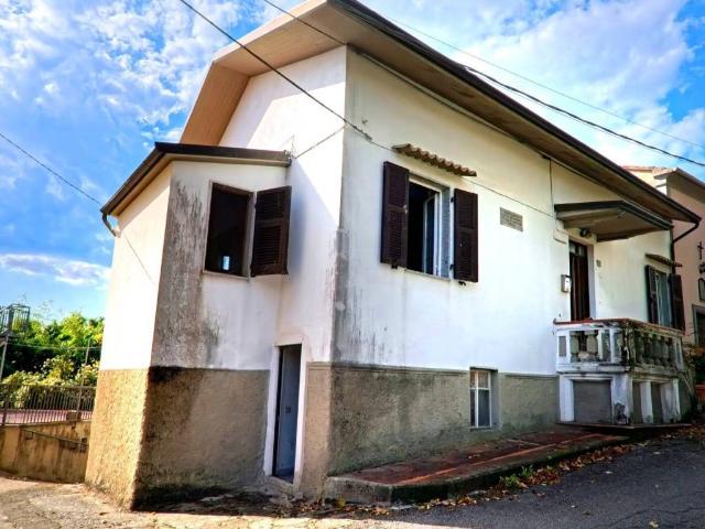 Villa Indipendente in vendita a Serricciolo, Aulla