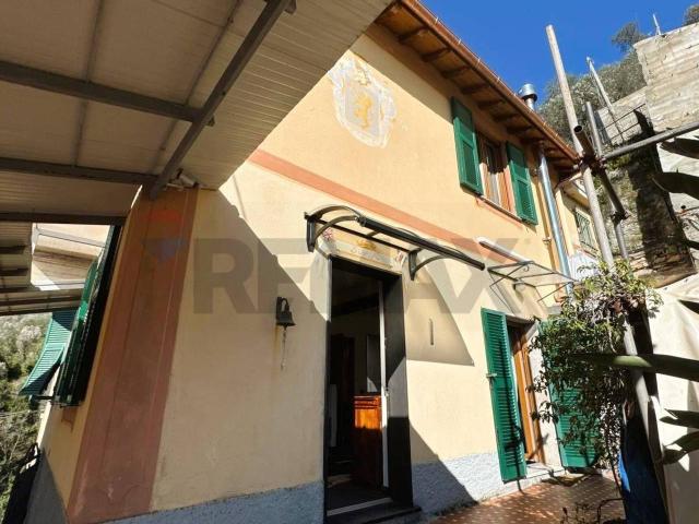 Villa Indipendente in vendita a Avegno, Liguria