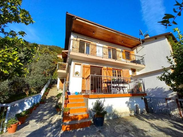 Villa Indipendente in vendita a Avegno, Salto