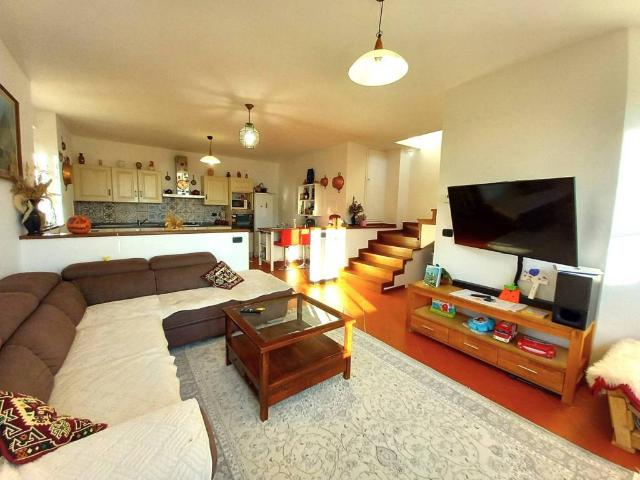Villa Indipendente in vendita a Avegno, Salto