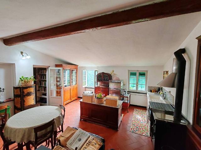 Villa Indipendente in vendita a Avegno, Salto