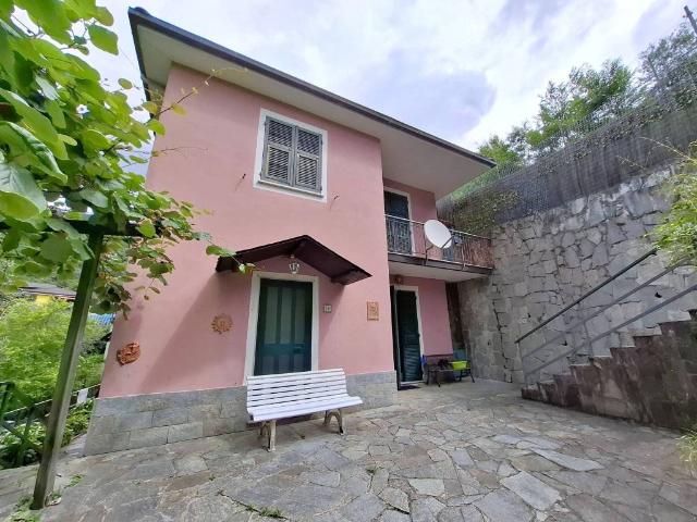 Villa Indipendente in vendita a Avegno, Testana