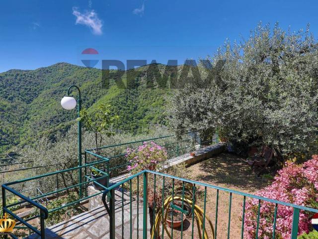 Villa Indipendente in vendita a Avegno, Testana