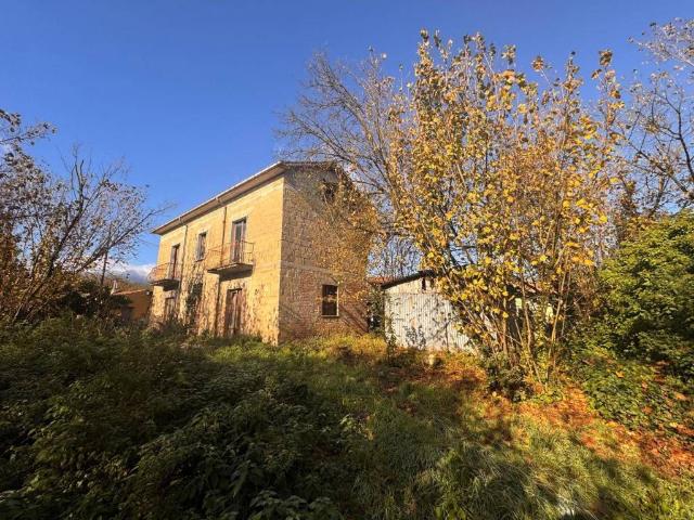 Villa Indipendente in vendita a Avellino, Campania