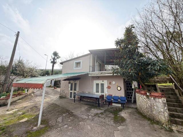 Villa Indipendente in vendita a Avellino, Campania