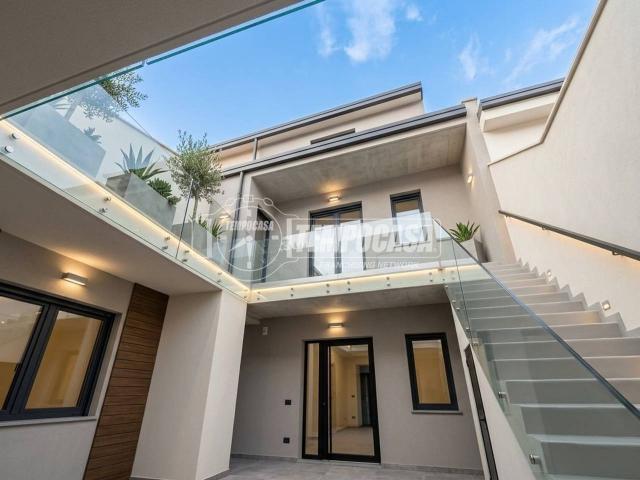Villa Indipendente in vendita a Rione Savignano, Aversa