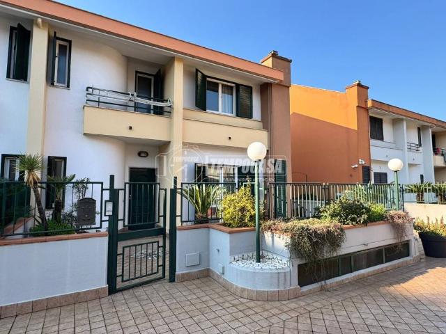 Villa Indipendente in vendita a Aversa, Caserta