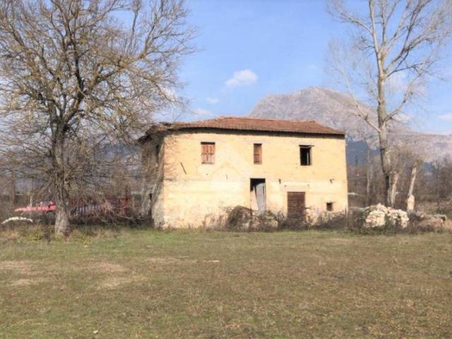 Villa Indipendente in vendita a Avezzano, Abruzzo