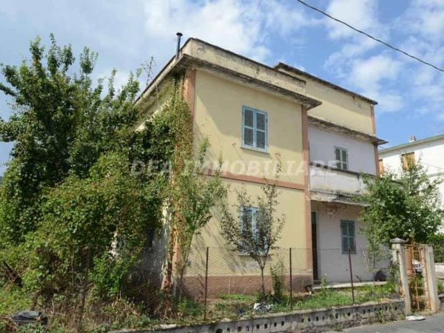 Villa Indipendente in vendita a Avezzano, Abruzzo