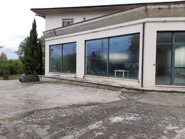 Villa Indipendente in vendita a Avezzano, Abruzzo