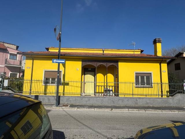 Villa Indipendente in vendita a Avezzano, Abruzzo