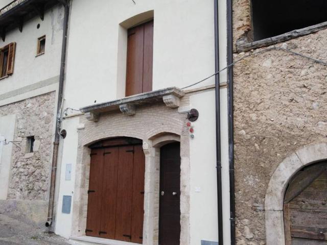 Villa Indipendente in vendita a Avezzano, Abruzzo