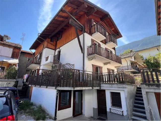 Villa Indipendente in vendita a Aymavilles, Aosta