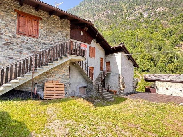 Villa Indipendente in vendita a Aymavilles, Aosta