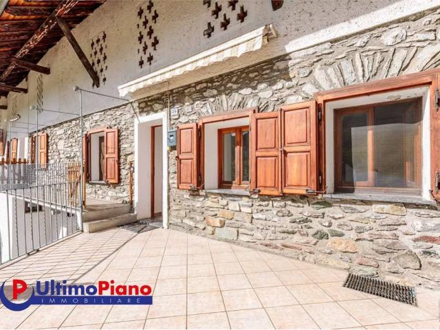Villa Indipendente in vendita a Aymavilles, Aosta