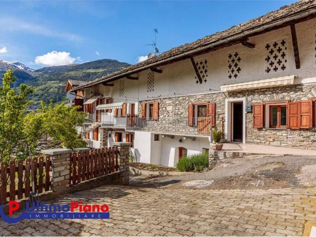 Villa Indipendente in vendita a Aymavilles, Aosta