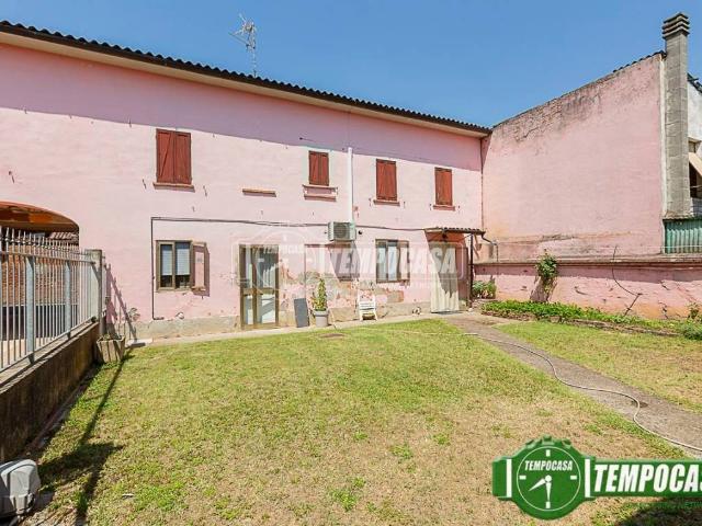 Villa Indipendente in vendita a Azzanello, Lombardia