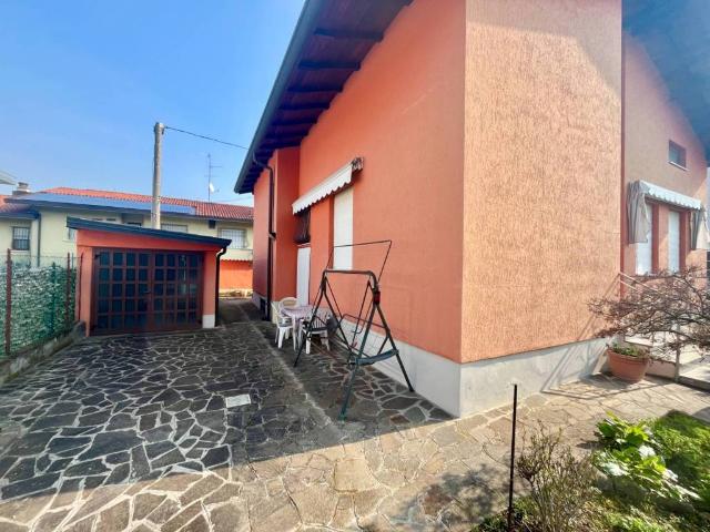 Villa Indipendente in vendita a Azzano San Paolo, Lombardia