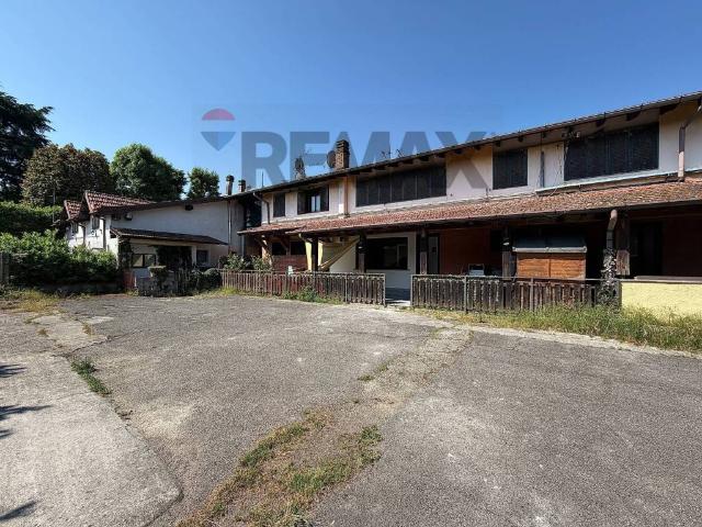 Villa Indipendente in vendita a Azzate, Lombardia