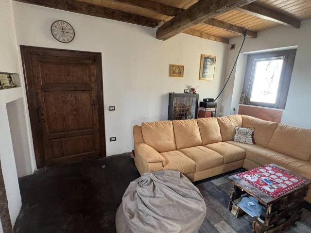 Villa Indipendente in vendita a Comunità Montana Valli del Verbano, Azzio