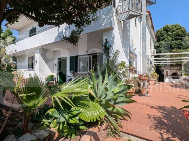 Villa Indipendente in vendita a Bacoli, Campania