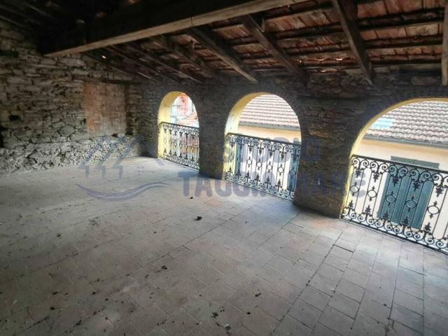 Villa Indipendente in vendita a Badalucco, Liguria