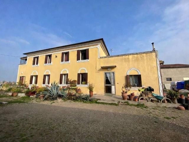 Villa Indipendente in vendita a Badia Polesine, Veneto