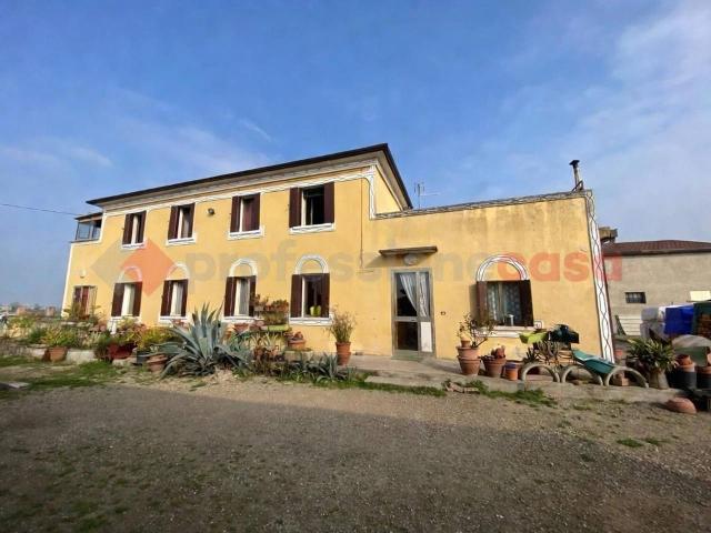Villa Indipendente in vendita a Villa d'Adige, Badia Polesine