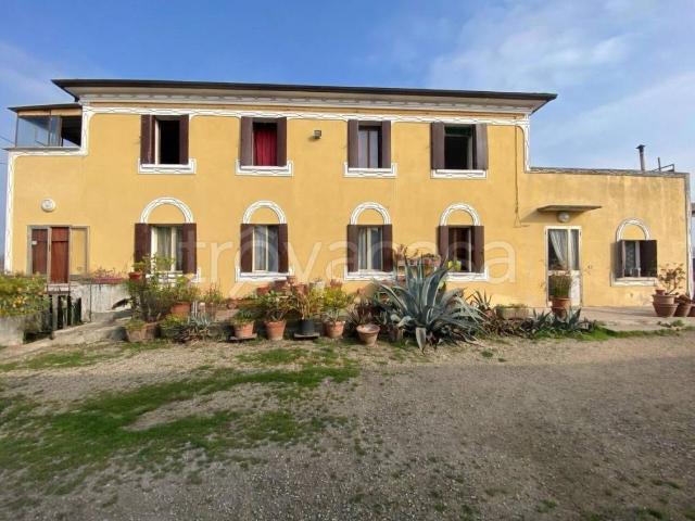 Villa Indipendente in vendita a Badia Polesine, Veneto