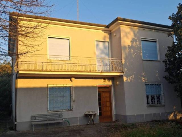 Villa Indipendente in vendita a Bagnacavallo, Ravenna