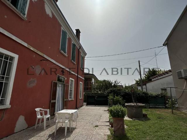 Villa Indipendente in vendita a Bagnacavallo, Ravenna