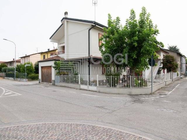 Villa Indipendente in vendita a Unione dei comuni della Bassa Romagna, Bagnara Di Romagna