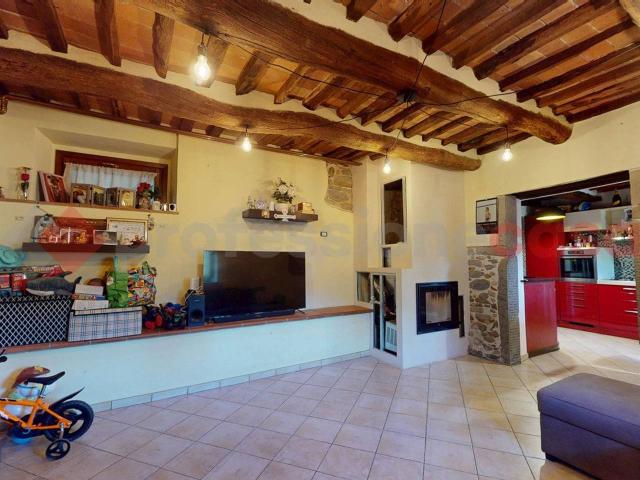 Villa Indipendente in vendita a Unione dei comuni Media Valle del Serchio, Fornoli