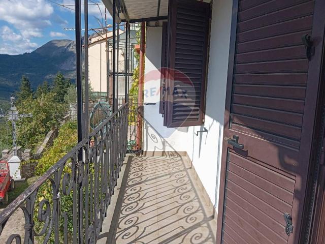 Villa Indipendente in vendita a Unione dei comuni Media Valle del Serchio, Casabasciana