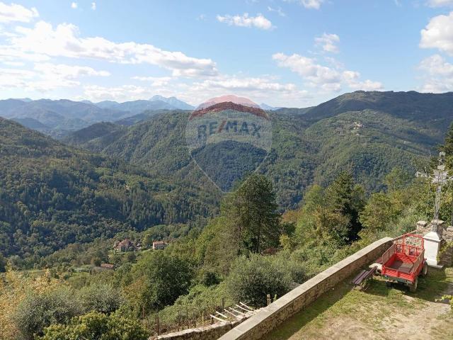 Villa Indipendente in vendita a Unione dei comuni Media Valle del Serchio, Casabasciana