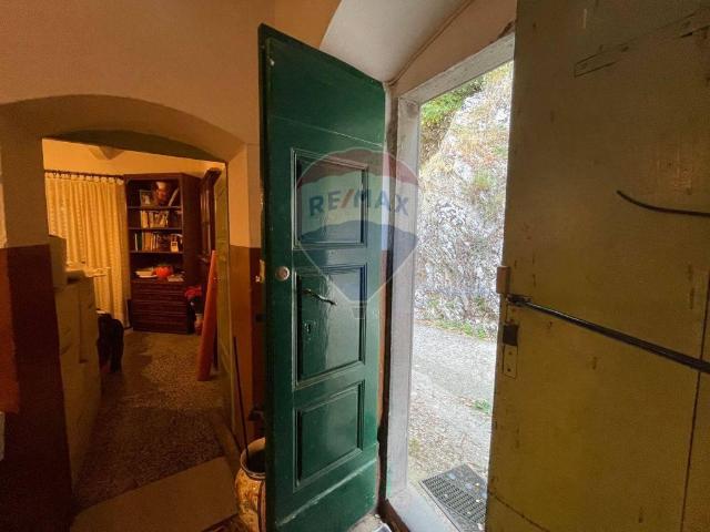 Villa Indipendente in vendita a Lucchio, Bagni di Lucca
