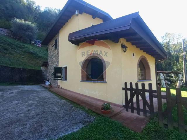 Villa Indipendente in vendita a Unione dei comuni Media Valle del Serchio, Ponte A Serraglio