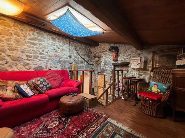 Villa Indipendente in vendita a Unione dei comuni Media Valle del Serchio, Crasciana