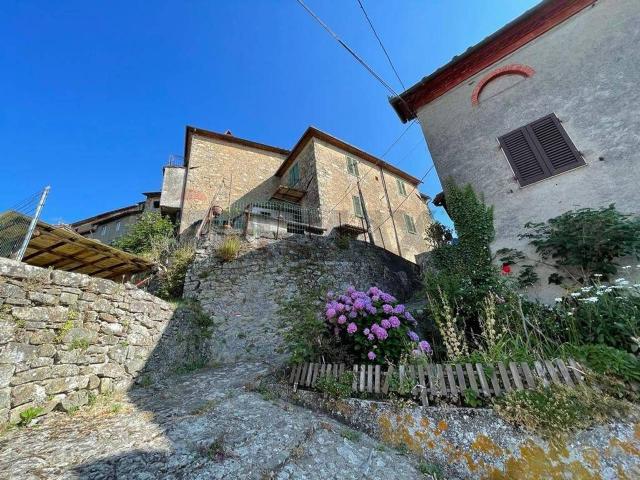 Villa Indipendente in vendita a Unione dei comuni Media Valle del Serchio, Ponte A Serraglio