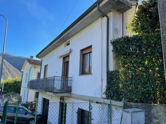 Villa Indipendente in vendita a Unione dei comuni Media Valle del Serchio, Fornoli